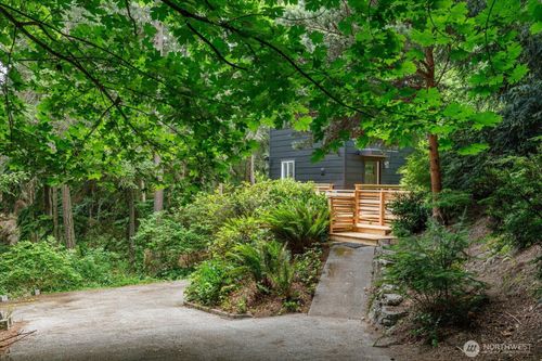 8038 Island Ct, Clinton, WA, 98236-9221 | Card Image