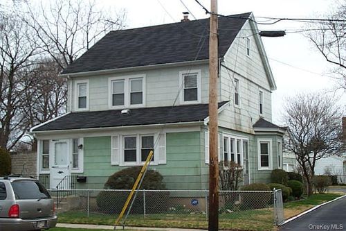 6 S 12th Street, North Hempstead, NY, 11040 | Card Image