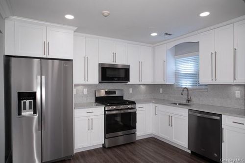 172-172 Overlook Dr, Farmingville, NY, 11738-3114 | Card Image