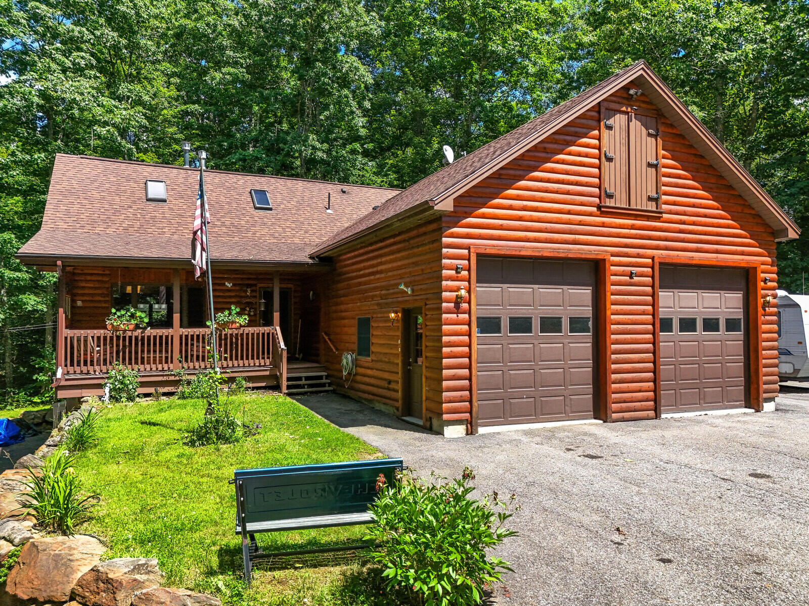 Camden Rd, Hope, ME 04847