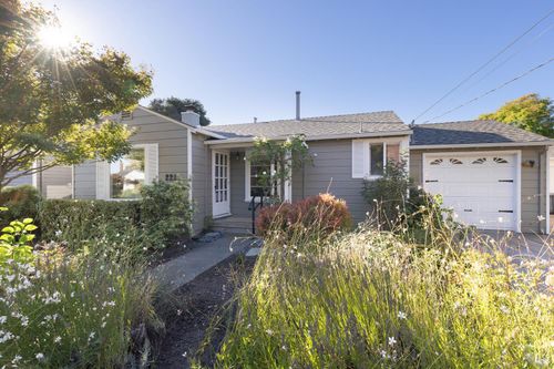 2221 Grahn Dr, Santa Rosa, CA, 95404-3009 | Card Image
