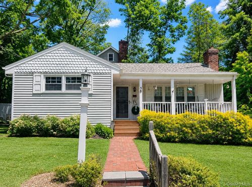 38 Hill Dr, Oyster Bay, NY, 11771-3618 | Card Image