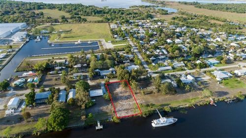 1035 W Anchor Ln, MOORE HAVEN, FL, 33471-5667 | Card Image