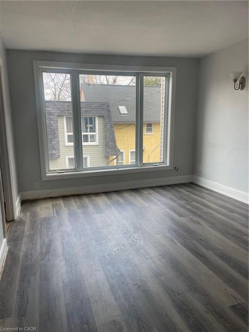 3-74 William St W, Waterloo, ON, N2L1J7 | Card Image