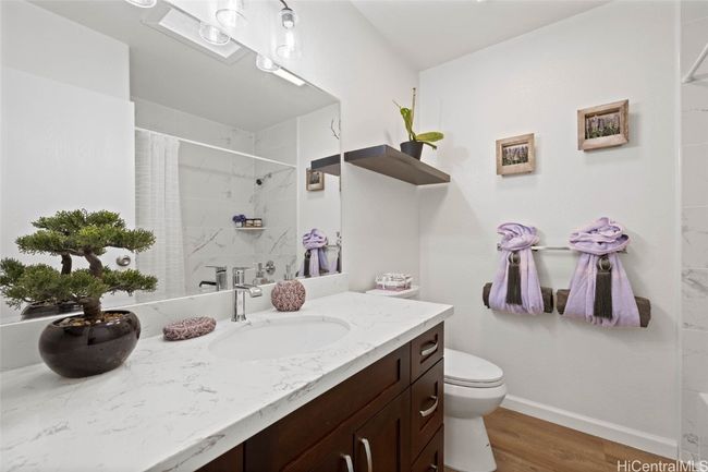 Primary Bathroom | Image 15
