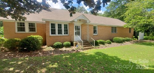 18 S 4th St, Mc Bee, SC, 29101-8570 | Card Image