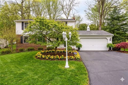 52 Greenview Dr, Jeannette, PA, 15644-9675 | Card Image
