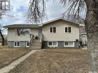 645 Isabelle St, House other with 6 bedrooms, 2 bathrooms and null parking in Estevan SK | Image 1