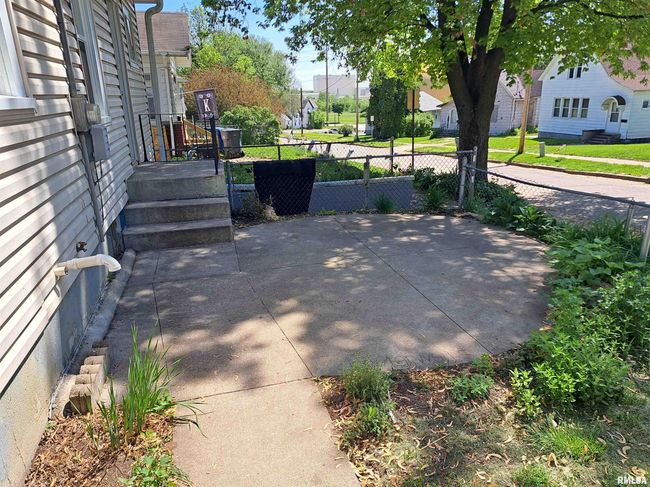 1417 S 8 Th St, House other with 2 bedrooms, 2 bathrooms and null parking in Clinton IA | Image 4