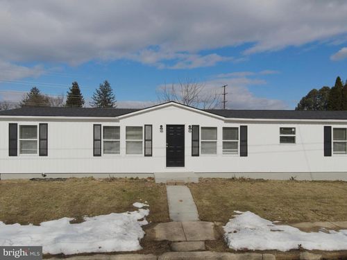 15 Rebecca St, WERNERSVILLE, PA, 19565-1515 | Card Image