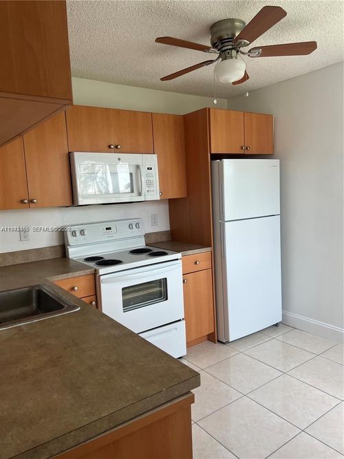1017i-1017 Washington Cir, Homestead, FL, 33034-7617 | Card Image