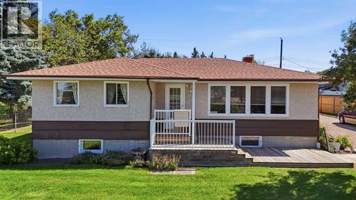4015 39 Street, Ponoka, AB, T4J1A8 | Card Image