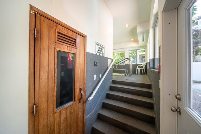 Stairway with recessed lighting | Image 31