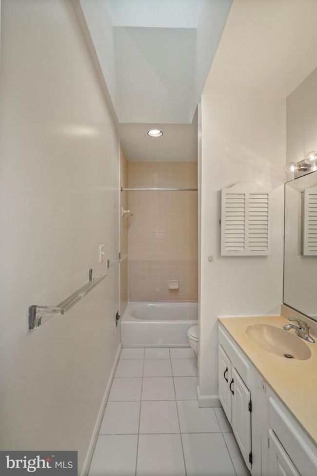 APT-7 - 3333 N St Nw, Condo with 2 bedrooms, 3 bathrooms and null parking in WASHINGTON DC | Image 22