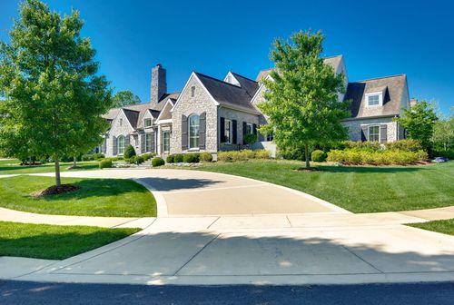 2037 Fransworth Dr, Nashville, TN, 37205-2701 | Card Image