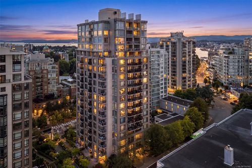 609-751 Fairfield Rd, Victoria, BC, V8W4A4 | Card Image