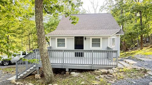 117 Clifton Dr, Bushkill, PA, 18324-7891 | Card Image