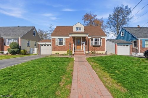 201 Floyd St, Belleville, NJ, 07109-2807 | Card Image
