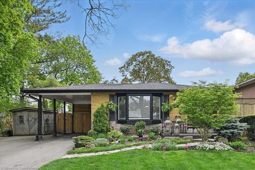 747 Mullin Way, Burlington, ON, L7L4J8 | Card Image