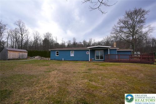8600 Delong Dr, Slatington, PA, 18080-4342 | Card Image