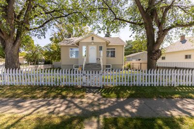 429 12 St N, House detached with 3 bedrooms, 2 bathrooms and 2 parking in Lethbridge AB | Image 1