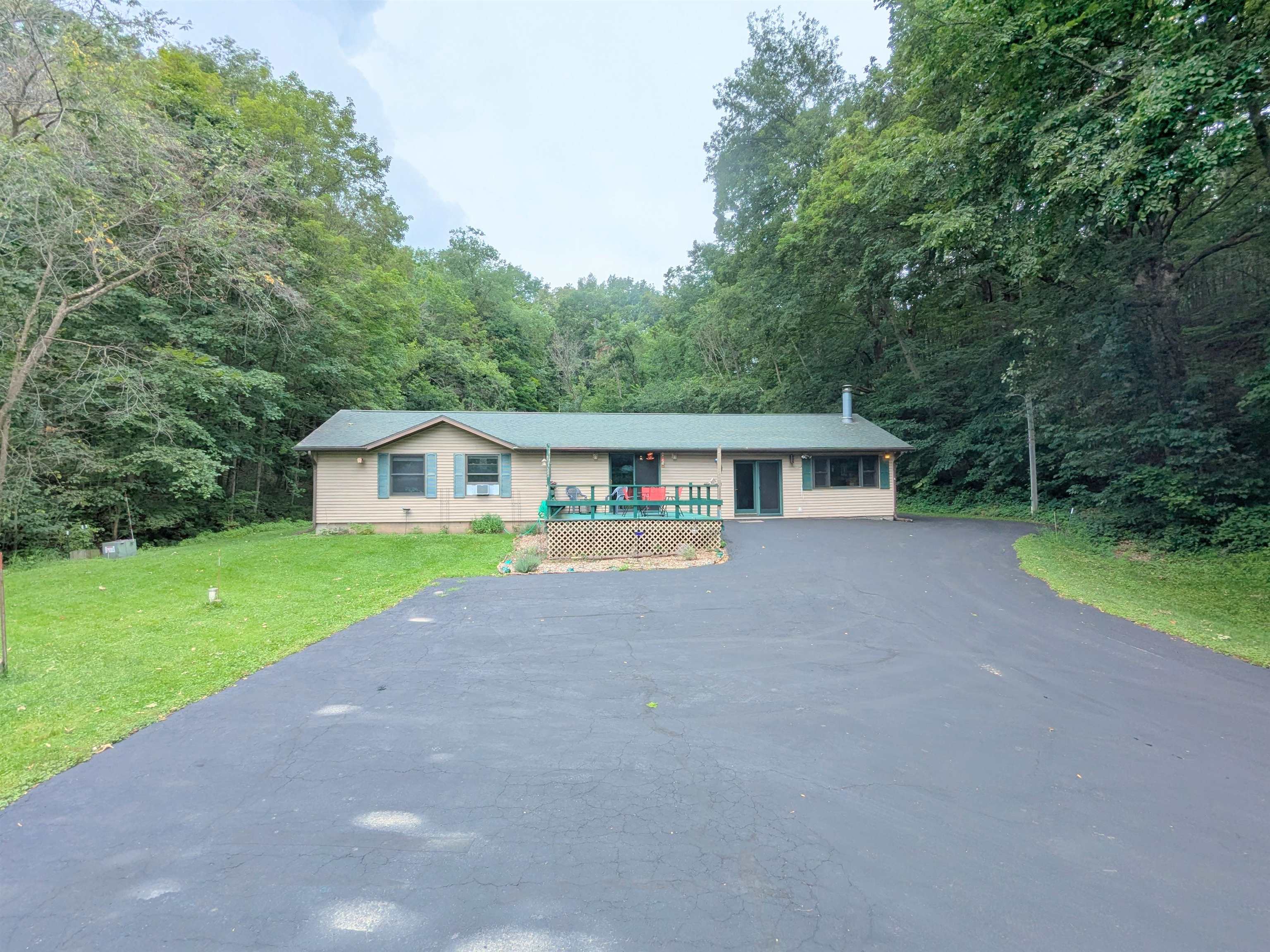 Chippewa Ct, LA Valle, WI 53941
