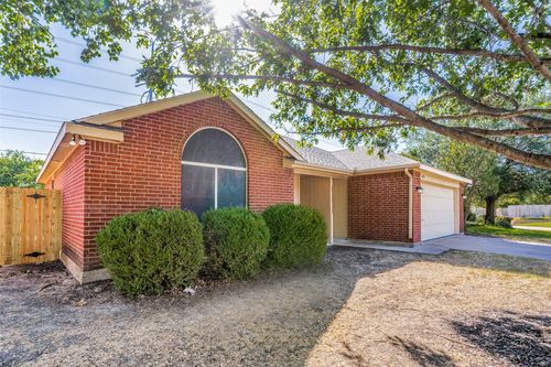 6439 Brookhaven Trl, Arlington, TX, 76001-8317 | Card Image