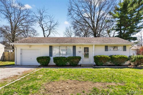 2104 E C St, Belleville, IL, 62221-4106 | Card Image