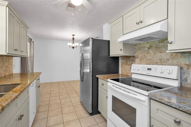 814 Whipporwill Rd, House other with 3 bedrooms, 2 bathrooms and 3 parking in Conroe TX | Image 16