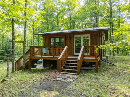 109 Birchfield Dr, Iron River, MI, 49935-7827 | Card Image