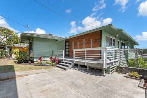 2285 Makanani Dr, Honolulu, HI, 96817-2038 | Card Image
