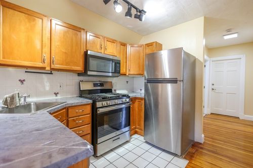 apt-3-2 Hazel St, Salem, MA, 01970-5399 | Card Image