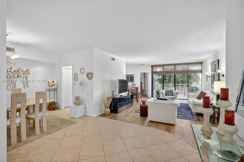 apt-210-20281 E Country Club Dr, Aventura, FL, 33180-3024 | Card Image