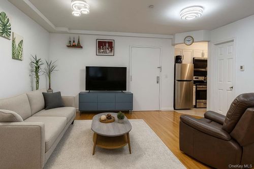 apt-3a-104 39th Ave, Corona, NY, 11368-3374 | Card Image