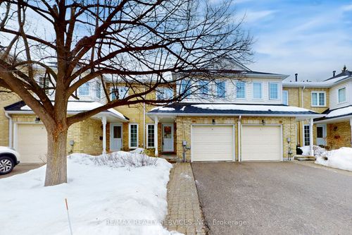 28 Heathcliffe Sq, Brampton, ON, L6S5P7 | Card Image