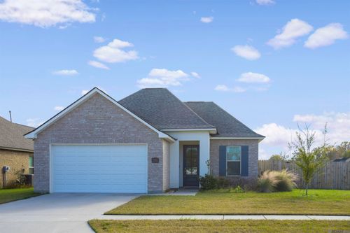 825 Mano Myrtle Dr, Gonzales, LA, 70737-4884 | Card Image