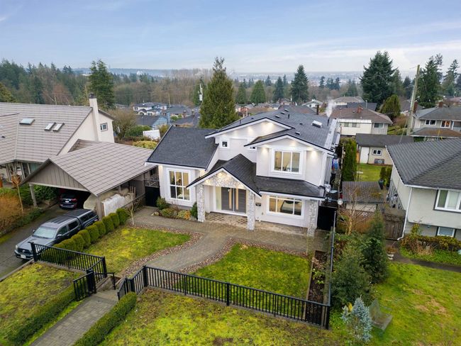 6378 Neville Street, House other with 8 bedrooms, 6 bathrooms and 4 parking in Burnaby BC | Image 2