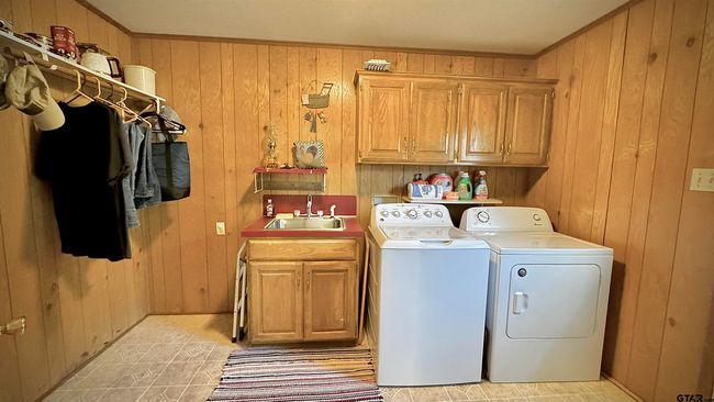 22001 County Road 2321, House other with 3 bedrooms, 2 bathrooms and null parking in Arp TX | Image 27