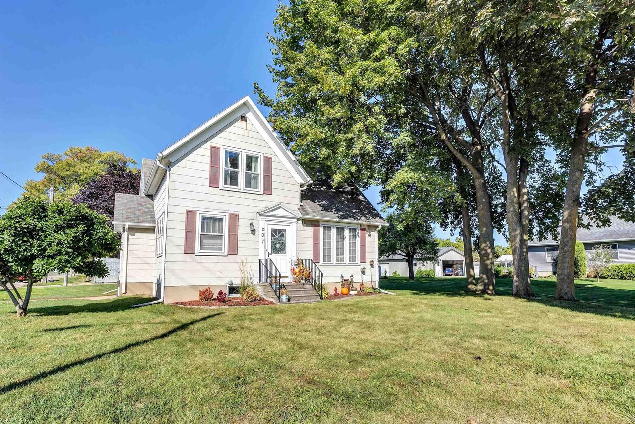 Elizabeth St, Seymour, WI 54165