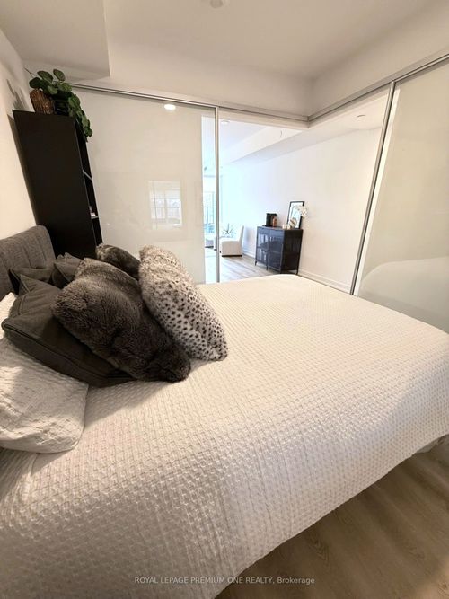 319-6 Chartwell Rd, Etobicoke, ON, M8Z0H2 | Card Image