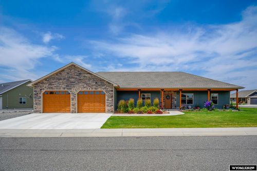 231 Lame Deer Ave, Cody, WY, 82414-7924 | Card Image