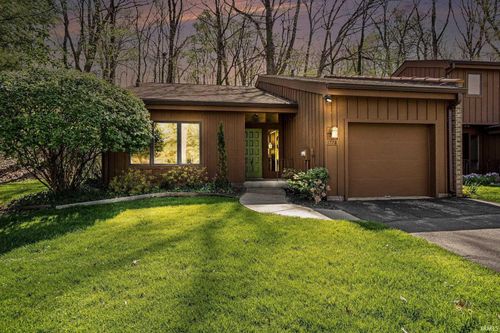 1728 W North Shore Drive, South Bend, IN, 46617-1059 | Card Image