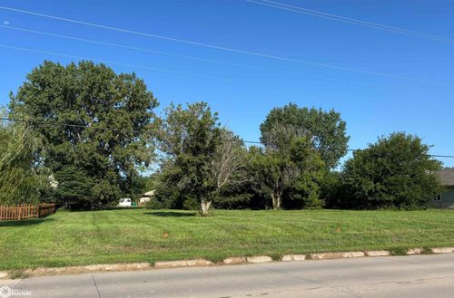2008 N B St, Fairfield, IA, 52556-2032 | Card Image