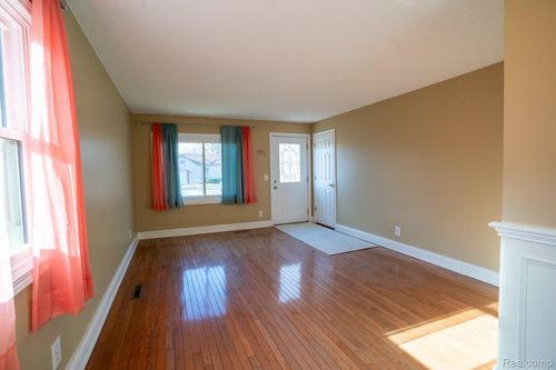 4205 Harding St, Dearborn Heights, MI, 48125-2830 | Card Image