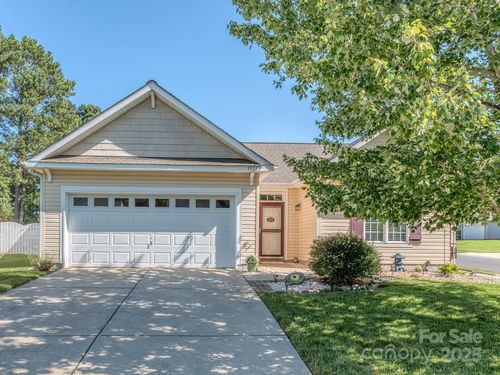15739 Circlegreen Dr, Charlotte, NC, 28273-6985 | Card Image