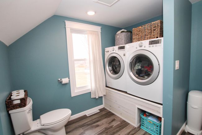 Upstairs Bathroom w/Laundry | Image 35