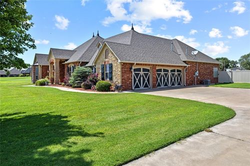 24191 E 996 Rd, Weatherford, OK, 73096-9319 | Card Image