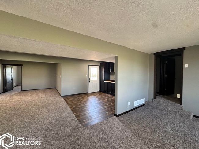 19229 Highway 5, Home with 4 bedrooms, 2 bathrooms and 2 parking in Centerville IA | Image 33
