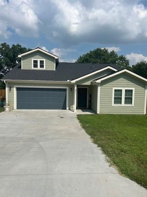 211 Harrison St, Pomona, KS, 66076-8101 | Card Image