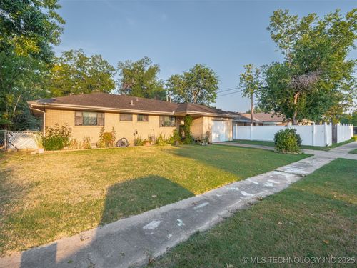 1705 Virginia Dr, McAlester, OK, 74501-7061 | Card Image